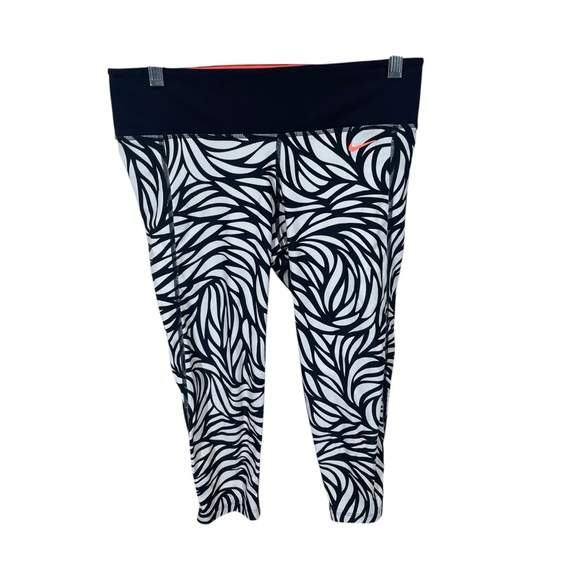 Nike Capri leggings running black white zebra women’s small activewear yoga - Picture 1 of 7